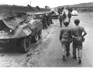 Brasil, Campinas, SP. 31/03/1964. Tropas do Batalhão Anhangüera REC-TC marcham de volta para a capital. - Crédito:ARQUIVO/ESTADÃO CONTEÚDO/AE/Codigo imagem:17896